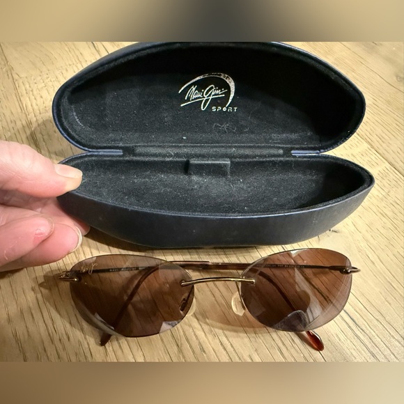Maui Jim Accessories - Maui Jim MJ-453-23 Polarized Sunglasses w/ Gloss Copper Frame & Maui Rose Lens